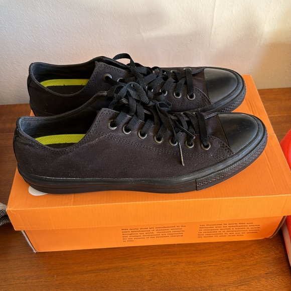 Converse low tops all black size 10 mens - Picture 2 of 2